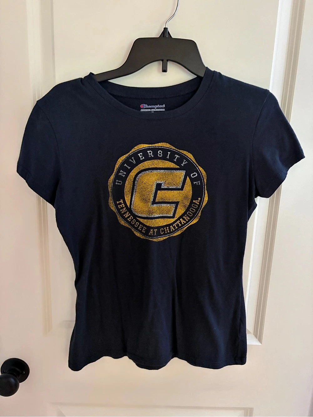 Champion UTC Chattanooga Mocs Women’s Medium Navy Graphic T-Shirt